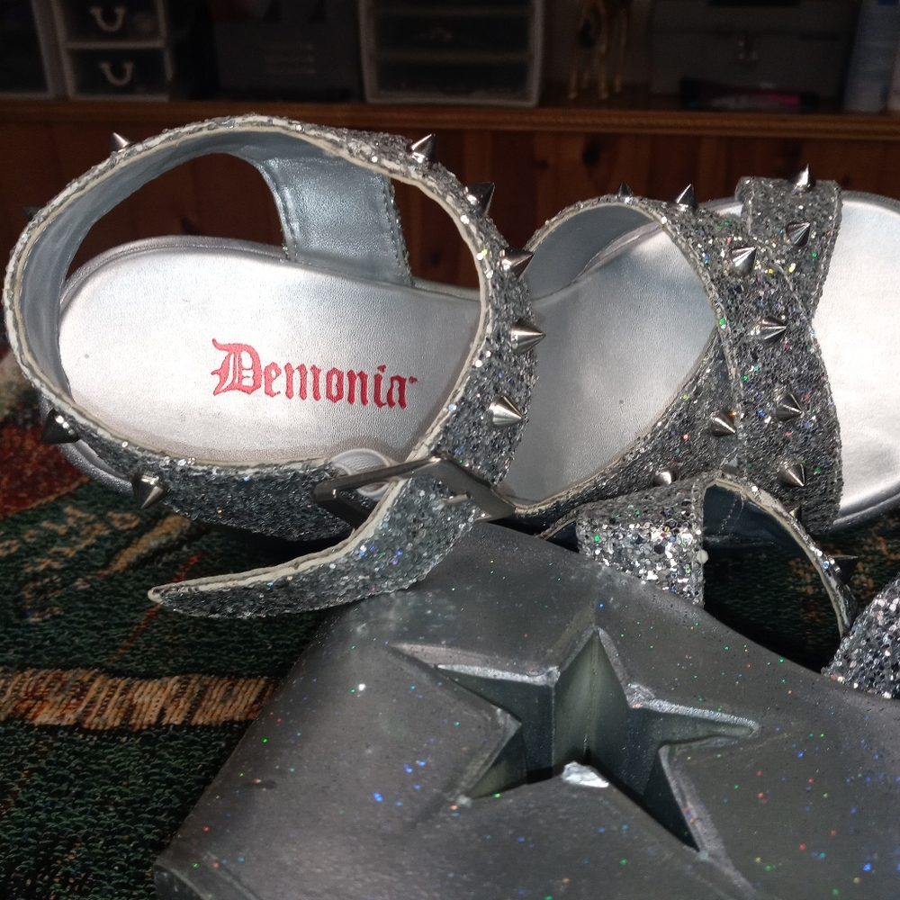 Shoes - Picture 2 of 4